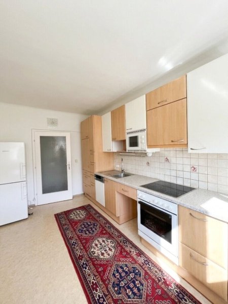 Charmante 3-Zimmer-Wohnung mit Loggia und Balkon in unmittelbarer Nähe vom Hilmteich und Klinikum