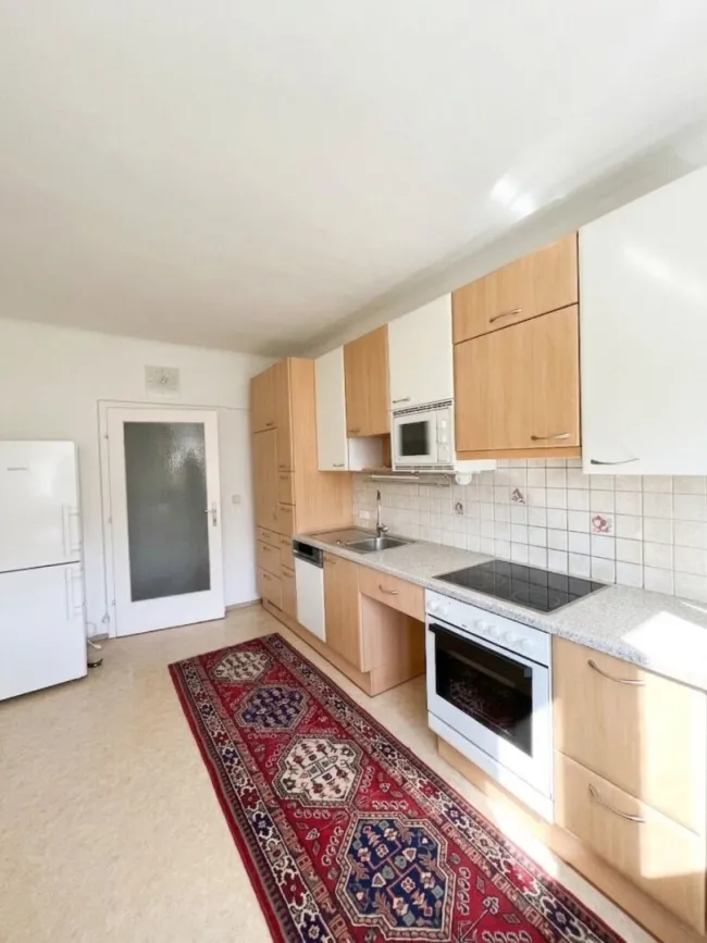 Charmante 3-Zimmer-Wohnung mit Loggia und Balkon in unmittelbarer Nähe vom Hilmteich und Klinikum - Bild