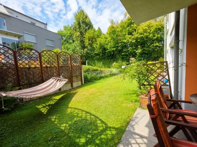Gartenbereich samt der zweiten Terrasse Seite Süd-Ost-Nord