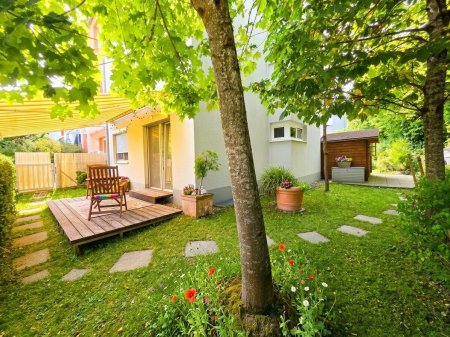 Gartenbereich samt der zweiten Terrasse Seite Süd-Ost-Nord