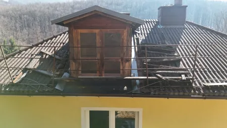 Zugang zum Dachboden mit ausfahrbarem Kran