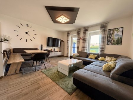 3-Zimmer-Wohnung mit Outdoor-Paradies - Terrasse, Garten und Pool!