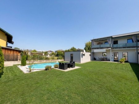 3-Zimmer-Wohnung mit Outdoor-Paradies - Terrasse, Garten und Pool!