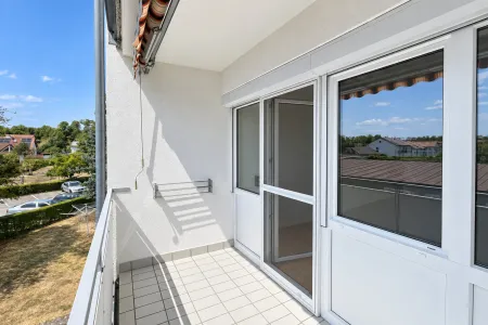 Moderne 4-Zi.-Wohnung mit Balkon in Neuzeug – neuwertig, 90m², 1. Etage!