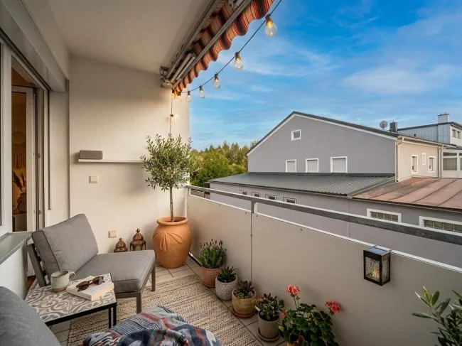 Moderne 4-Zi.-Wohnung mit Balkon in Neuzeug – neuwertig, 90m², 1. Etage! - Bild