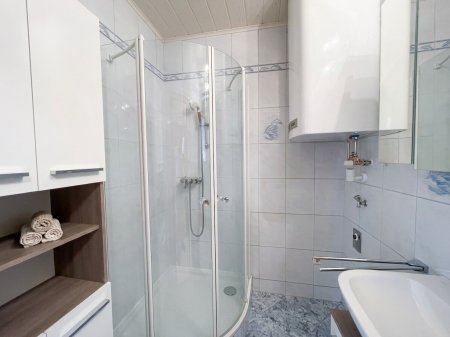 Moderne 4-Zi.-Wohnung mit Balkon in Neuzeug – neuwertig, 90m², 1. Etage!