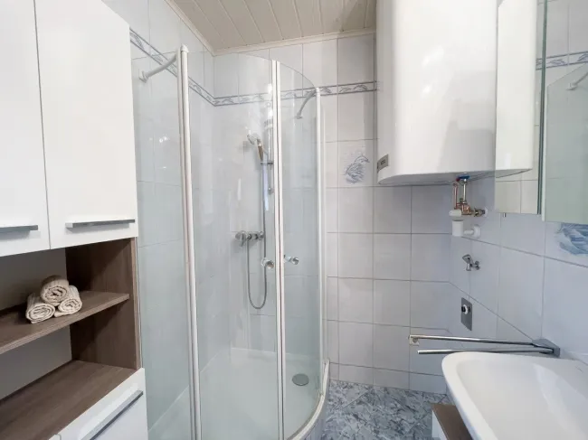 Moderne 4-Zi.-Wohnung mit Balkon in Neuzeug – neuwertig, 90m², 1. Etage! - Bild