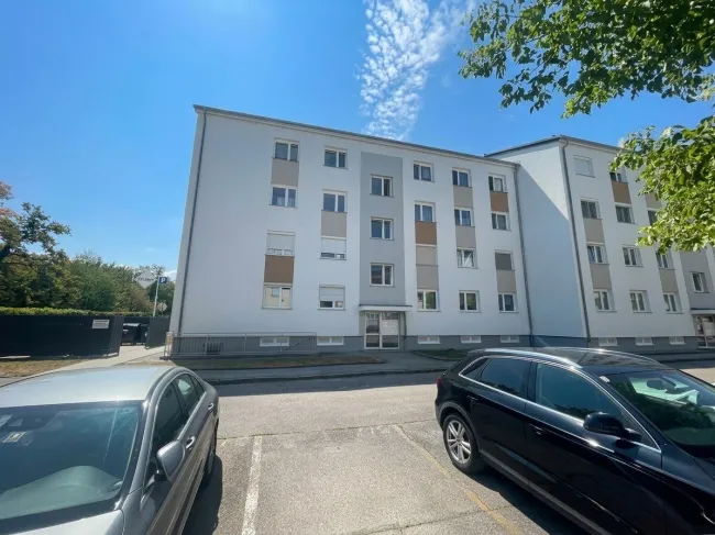 Moderne 4-Zi.-Wohnung mit Balkon in Neuzeug – neuwertig, 90m², 1. Etage! - Titelbild