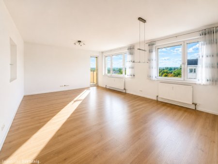 RAUM - LICHT - LEBEN! Große 4-Zimmer Wohnung mit Balkon in Laxenburg – gepflegt, sonnig, top Ausstattung!