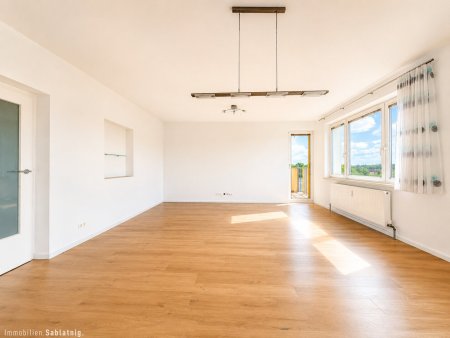 RAUM - LICHT - LEBEN! Große 4-Zimmer Wohnung mit Balkon in Laxenburg – gepflegt, sonnig, top Ausstattung!