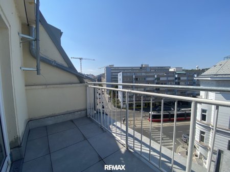 Dachgeschoß-Wohnung mit Terrasse nahe U4/S-Bahn, Wertheimsteinpark und Donaukanal