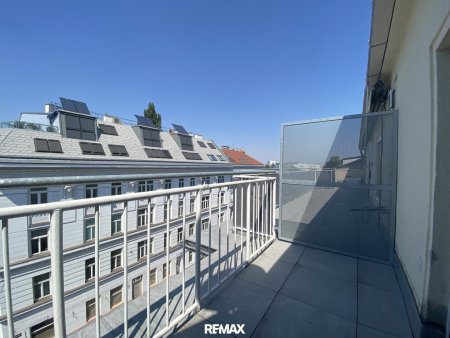 Dachgeschoß-Wohnung mit Terrasse nahe U4/S-Bahn, Wertheimsteinpark und Donaukanal