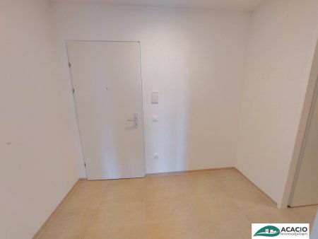Top-Singlewohnung mit großem Balkon - Leben im Grünen, aber nahe der Stadt! Tiefgaragenplatz optional verfügbar!