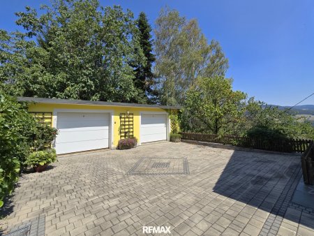 Garage mit Abstellplatz