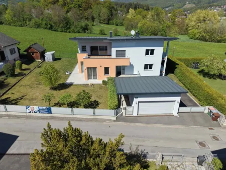 Neuwertiges Zweifamilienhaus bzw. Wohnhaus mit Büro oder Praxismöglichkeit sowie Garten in Graz – Ihr Traum vom Wohnen!