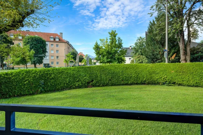 Blick von der Loggia ins Grüne