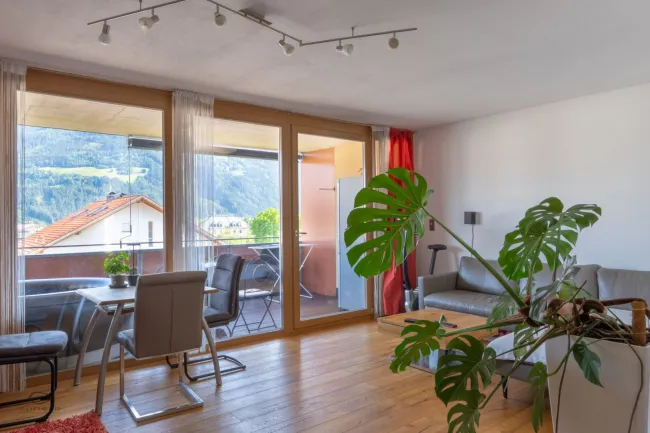 Sonnige Dachgeschoss- Wohnung in zentrumsnaher Lage - Bild