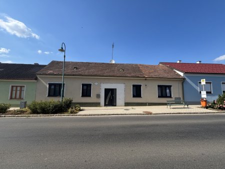 Geräumiges Bauernhaus mit ausgebauter 100m² Halle Nahe Laa/Thaya - für nur 129.000