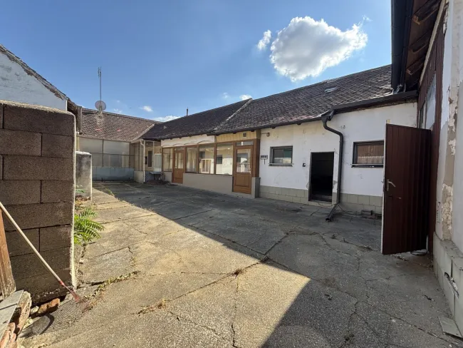 Geräumiges Bauernhaus mit ausgebauter 100m² Halle Nahe Laa/Thaya - für nur 129.000 - Bild
