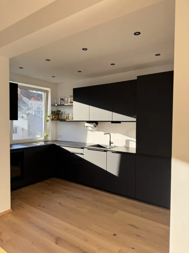Kernsanierte Wohnung mit großer Wohnküche und vier Schlafzimmern, nächst Neubaugasse - Titelbild