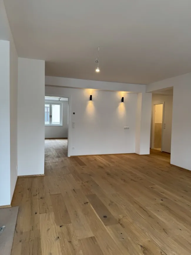 Kernsanierte Wohnung mit großer Wohnküche und vier Schlafzimmern, nächst Neubaugasse - Bild