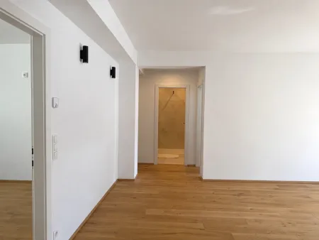 Kernsanierte Wohnung mit großer Wohnküche und vier Schlafzimmern, nächst Neubaugasse