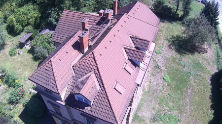 Großzügiges Mehrfamilienhaus in Donawitz – ca. 400m² Wohnfläche, ruhige rückseitige Terrasse, 4 Garagen, weitläufiges 3478 m² großes Grundstück.