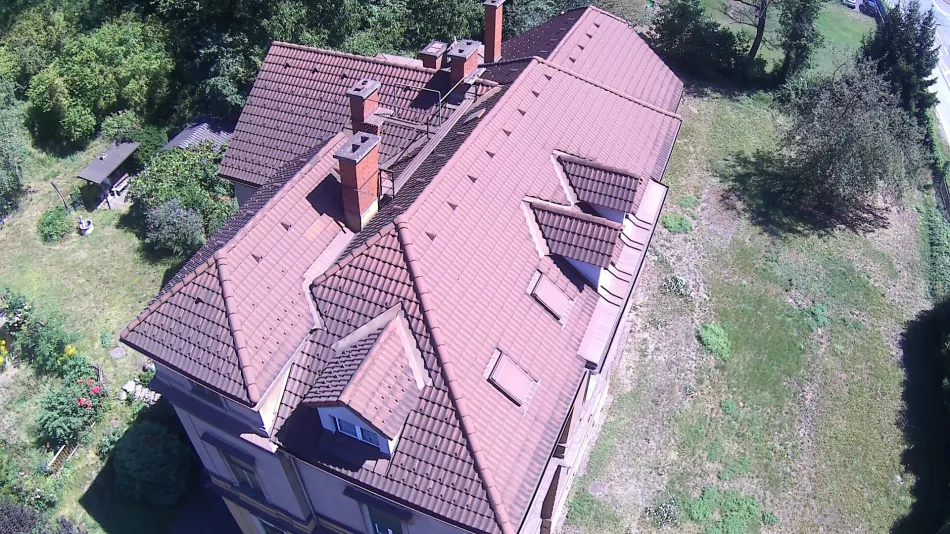 Großzügiges Mehrfamilienhaus in Donawitz – ca. 400m² Wohnfläche, ruhige rückseitige Terrasse, 4 Garagen, weitläufiges 3478 m² großes Grundstück. - Bild