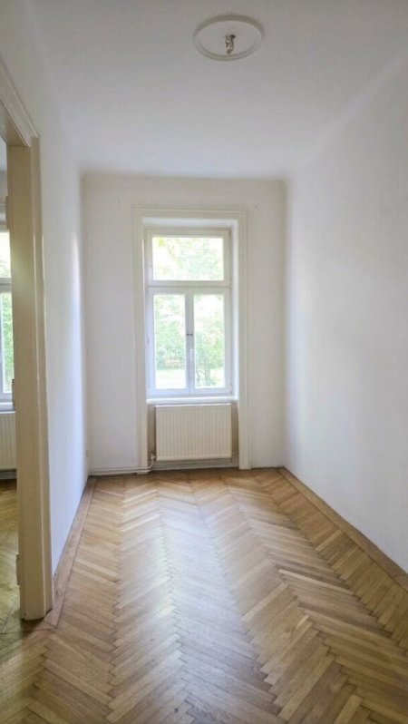 Charmante 3 Zimmer Wohnung mit 1.000m2 Gemeinschaftsgarten in 1140 Wien – Renovierungsprojekt mit Potenzial!