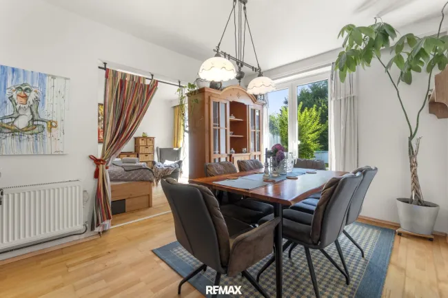 Esszimmer mit Zugang Terrasse