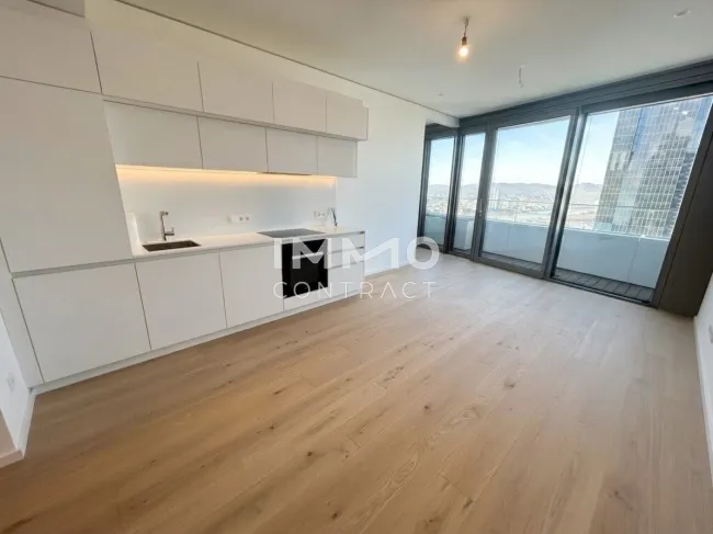 Erstklassige 2 Zimmer Wohnung im 43.Stock! Erstbezug inkl. Doorman, Gym, Sauna, Pool, Bar! - Titelbild