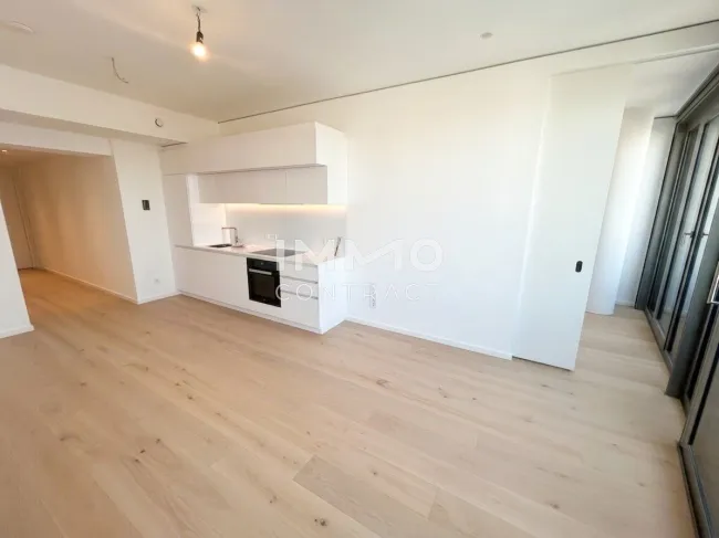 Erstklassige 2 Zimmer Wohnung im 43.Stock! Erstbezug inkl. Doorman, Gym, Sauna, Pool, Bar! - Bild