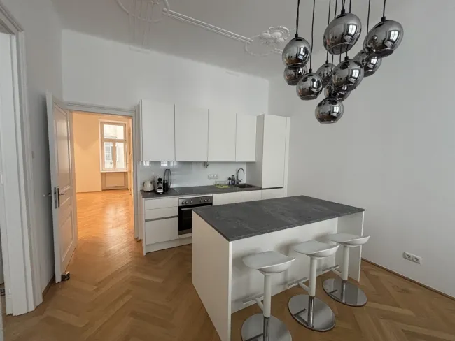Sehr schöne Altbauwohnung in ruhiger Lage - Stilhaus! - Titelbild