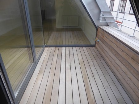 Moderne Wohnung in Biedermeierhaus mit Loggia!