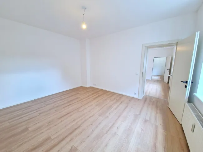 Zimmer 2 (zb. Schlafzimmer) mit ca. 16 m²