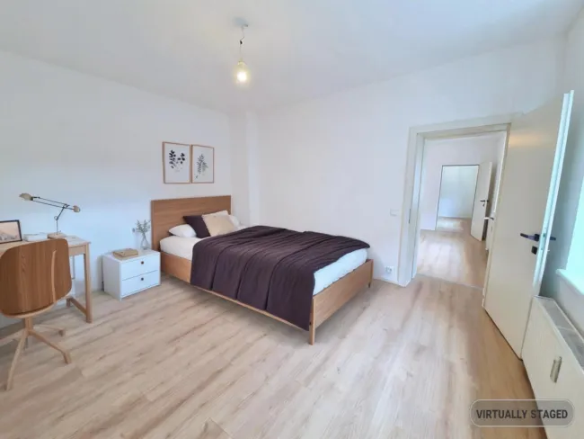 Zimmer 2 (zb. Schlafzimmer) mit ca. 16 m²