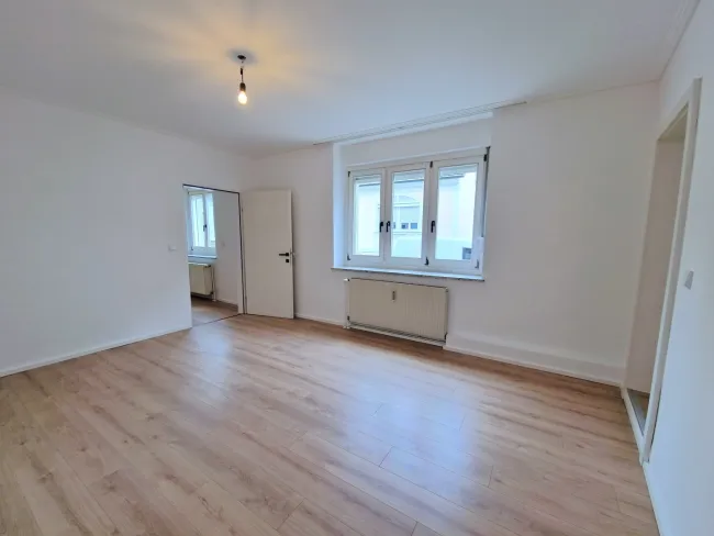 Zimmer 1 (zb. Wohnzimmer)  mit ca. 17,7 m²