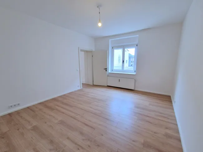 Zimmer 2 (zb. Schlafzimmer) mit ca. 16 m²