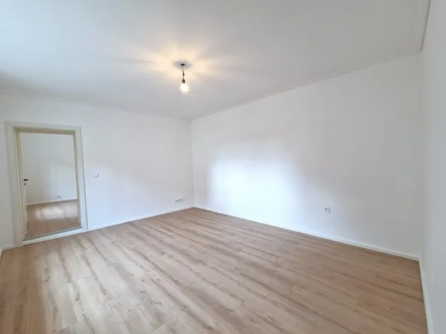 Zimmer 1 (zb. Wohnzimmer)  mit ca. 17,7 m²