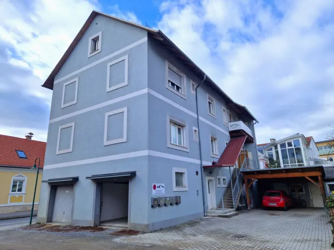 Außenansicht Neugasse 61 mit eigener Garage!