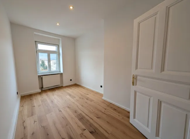 Zimmer 1 (ca. 11,5 m²) mit Innenhofausrichtung (Westen)