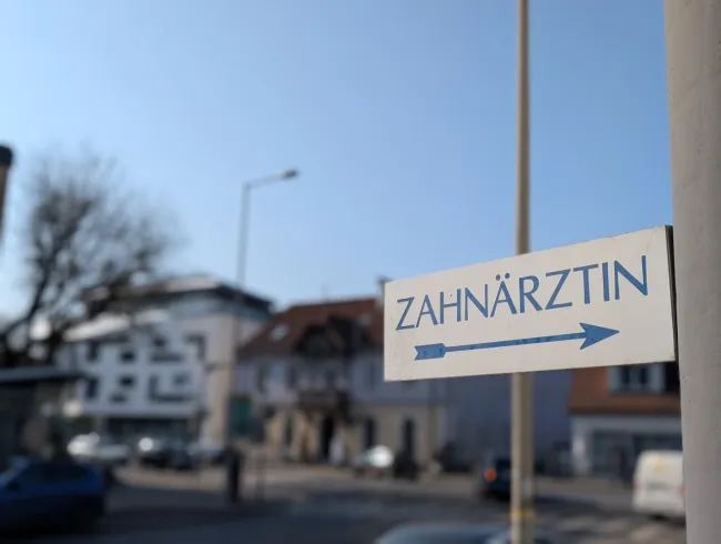 Direkt an Kreuzung St. Peter Hauptstr. & Petersbergenstr. gelegen!
