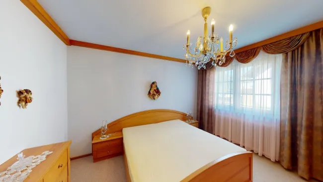 Schlafzimmer 1