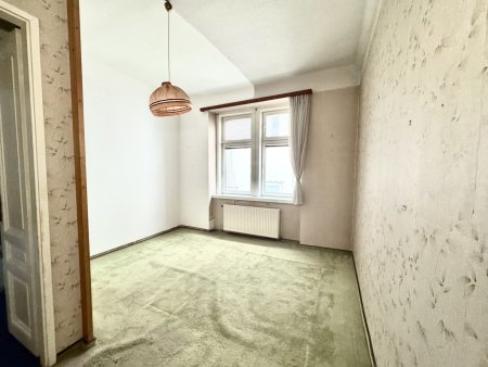 Sanierungsbedürftige 2-Zimmer-Altbauwohnung mit Potenzial – ruhige Innenhoflage, Liftstock, nähe Schloss Belvedere