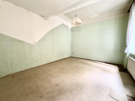 Sanierungsbedürftige 2-Zimmer-Altbauwohnung mit Potenzial – ruhige Innenhoflage, Liftstock, nähe Schloss Belvedere