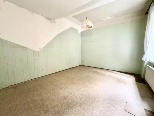 Sanierungsbedürftige 2-Zimmer-Altbauwohnung mit Potenzial – ruhige Innenhoflage, Liftstock, nähe Schloss Belvedere - Bild