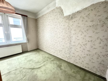 Sanierungsbedürftige 2-Zimmer-Altbauwohnung mit Potenzial – ruhige Innenhoflage, Liftstock, nähe Schloss Belvedere