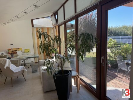 K3 - Tolle Liegenschaft mit Wintergarten, eigenem Brunnen und Doppelgarage in absoluter Ruhelage