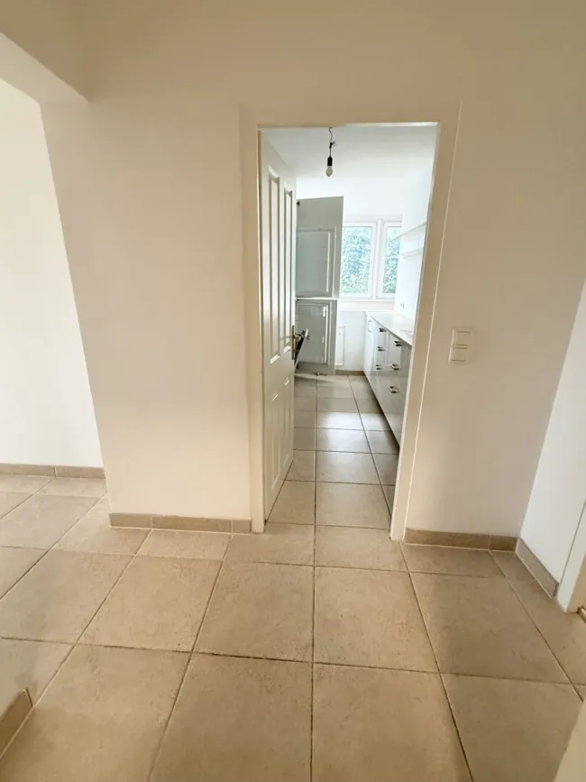 Vorzimmer/Blick Küche