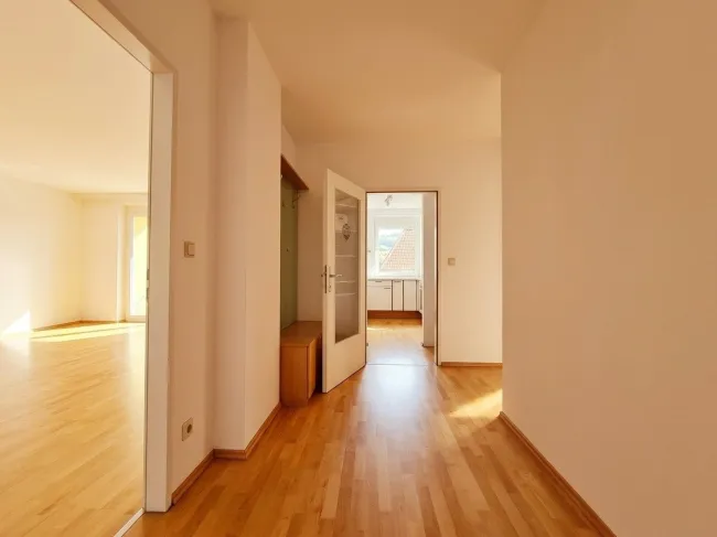 Vorraum / Wohnzimmer / Speis / Küche